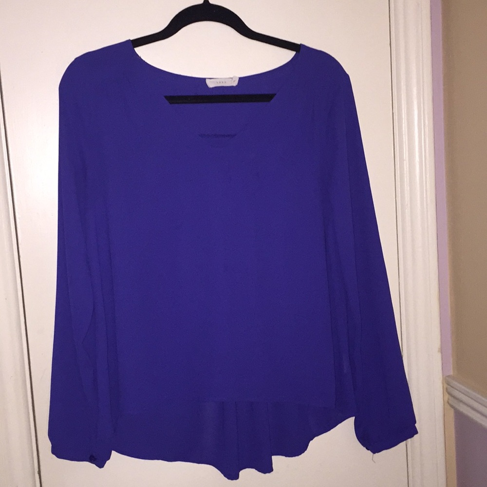 Loose blue shirt